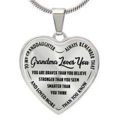 Havijo Grandma Loves You heart-shaped necklace with pendant, delicate jewelry piece with engraved message, feminine and sentimental design