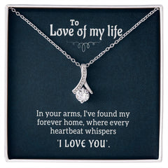 Havijo jewelry: The Love Of My Life alluring beauty necklace featuring delicate chain and heart pendant.