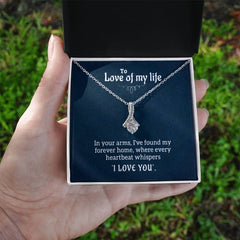 Havijo Alluring Beauty Necklace from The Love Of My Life jewelry collection, featuring a delicate chain with a charming pendant.