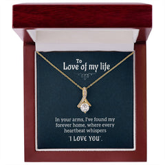 Havijo The Love Of My Life Alluring Beauty Necklace with a delicate chain and elegant pendant, showcasing fine jewelry craftsmanship.