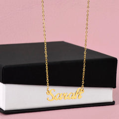 Havijo classic style name necklace with personalized engraved pendant on a delicate chain, close-up of jewelry on a neutral background.