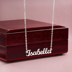 Havijo classic style name necklace with personalized gold chain and elegant script pendant on a white background.