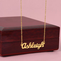 Havijo classic style name necklace with elegant pendant, showcasing personalized jewelry on a simple chain.
