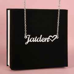 Havijo classic heart style name necklace featuring a personalized pendant with elegant design on a delicate chain.