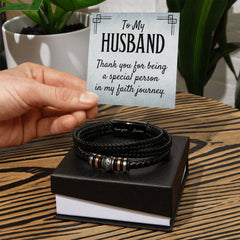 Men's leather bracelet from Havijo, featuring a stylish and durable jewelry design with adjustable leather straps.