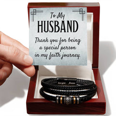 Havijo men's leather bracelet featuring a sleek, brown leather band with metal clasp, stylish jewelry accessory for men